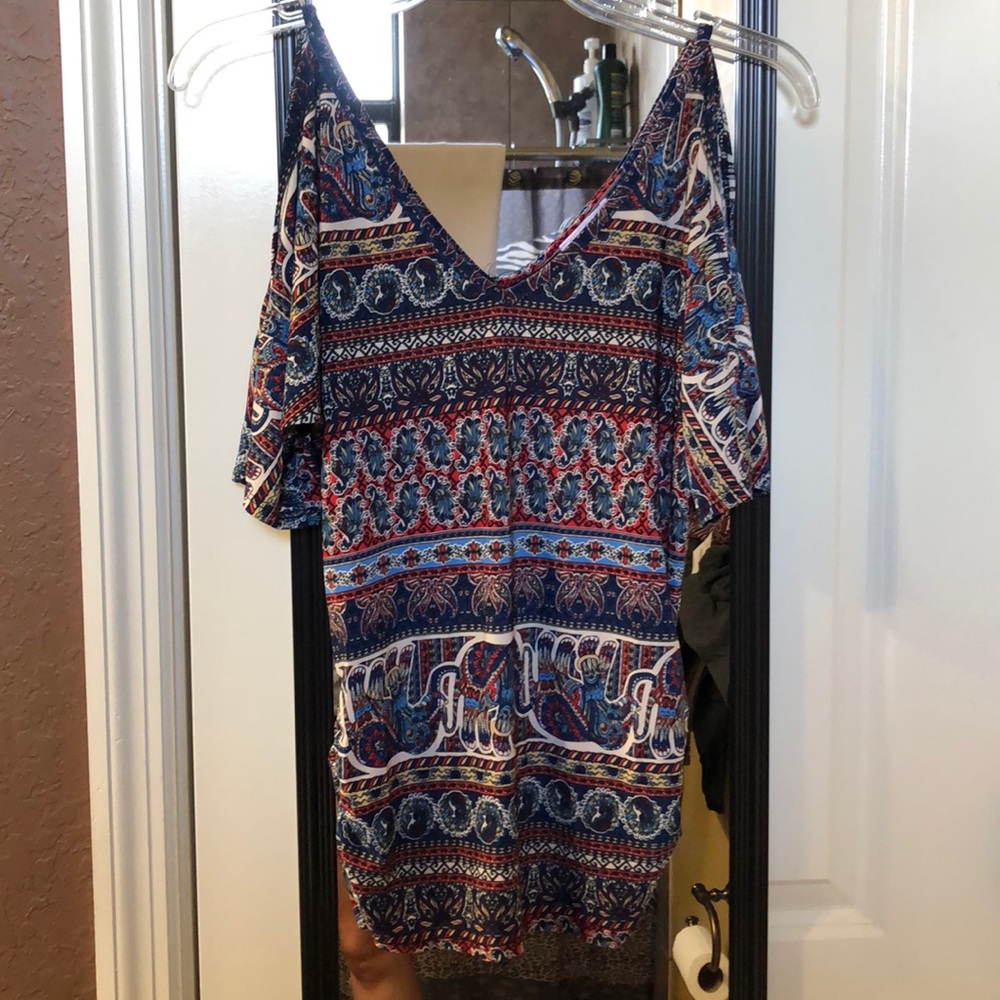 Beautiful cold shoulder 3/4 sleeve top